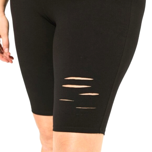 ❤️NWT VINTAGE TORRID BERMUDA BIKE SHORT - DESTRUCTED - 11" INSEAM - PLUS SIZE - Picture 2 of 8